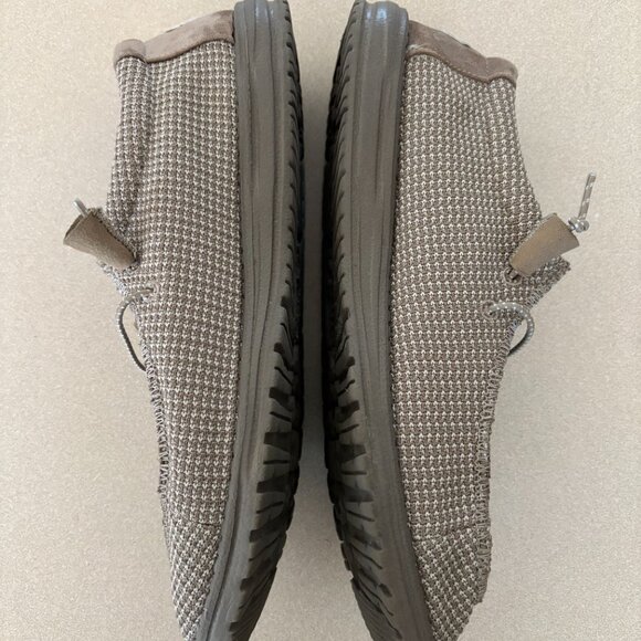 Men's Size 10 Hey Dudes - Picture 4 of 4